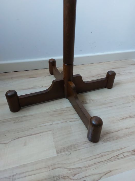 wieszak vintage proj. lata 70-te stojący drewniany