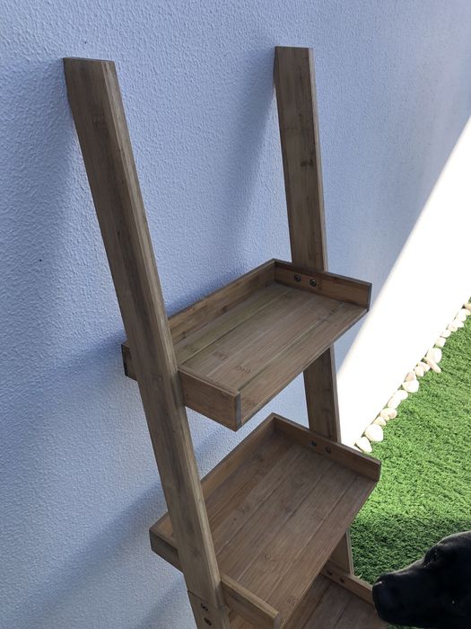 Estante de encostar de bambu Homa