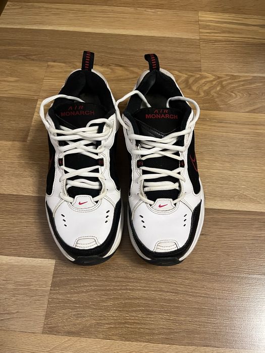 Nike air monarch