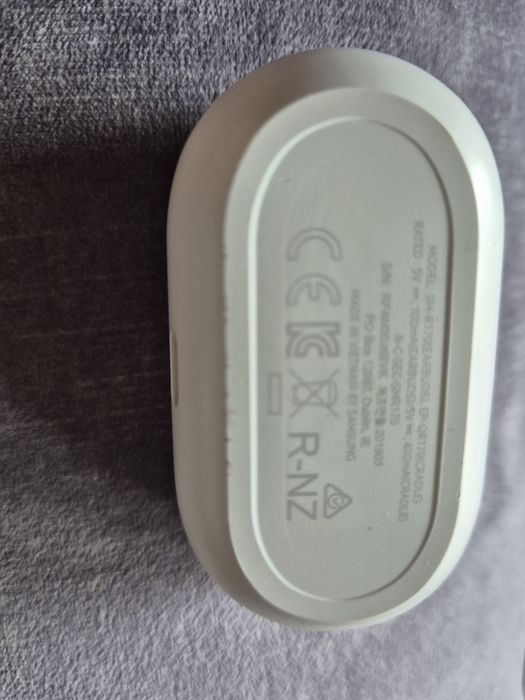 0Słuchawki bezprzewodowe Samsung Galaxy Buds, stan bdb