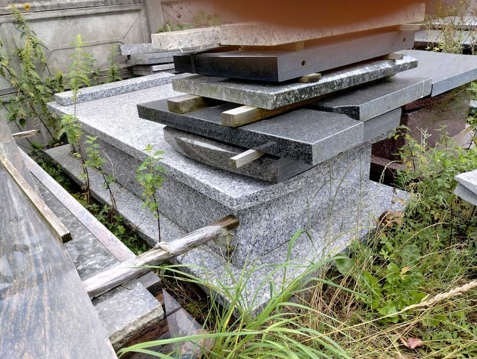 Nagrobek bez tablicy - Strzegom