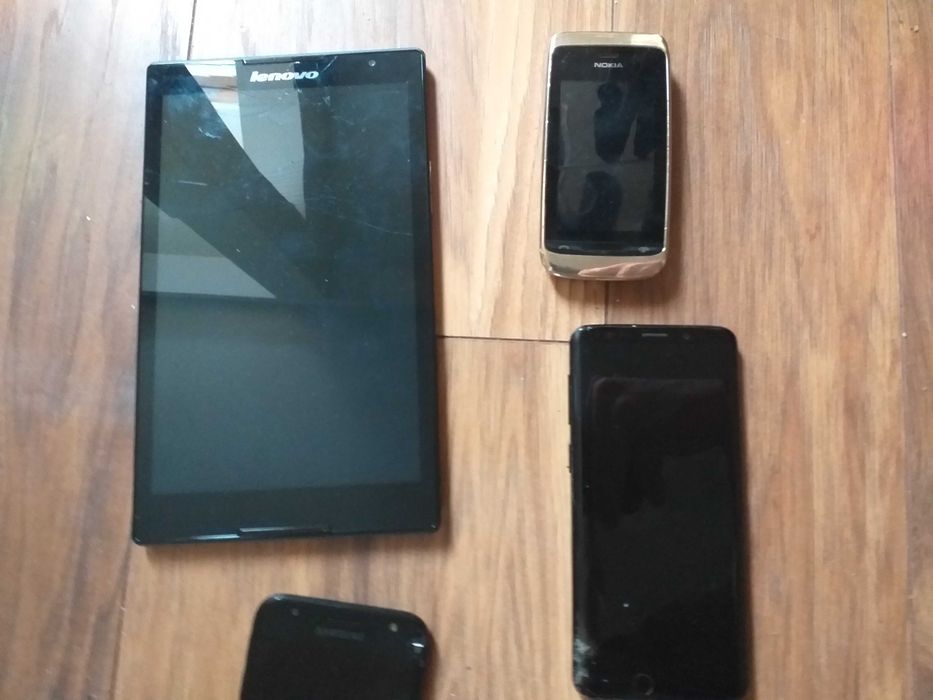 Uzywane telefony i tablet. Cena za calosc