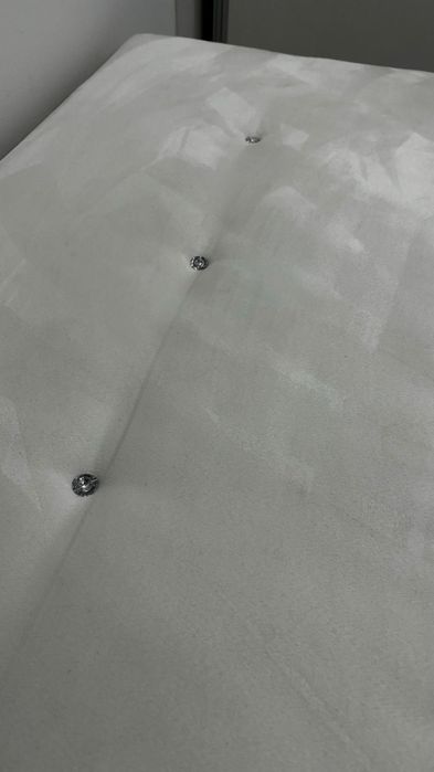 Baú em pele de pêssego como novo