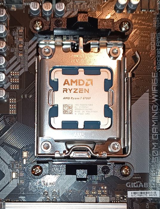 AMD Ryzen 7 8700F — 8 ядер / 16 потоков, AM5