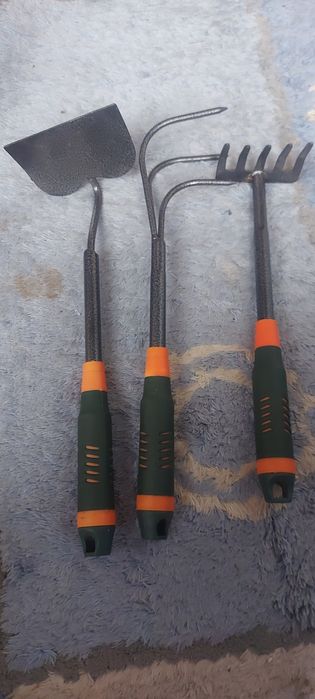Садовый инструмент. Сапка грабли рыхлитель.