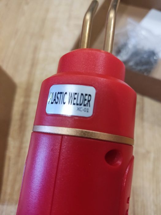 Аккумуляторний паяльник для пластика 200вт+400 скоб