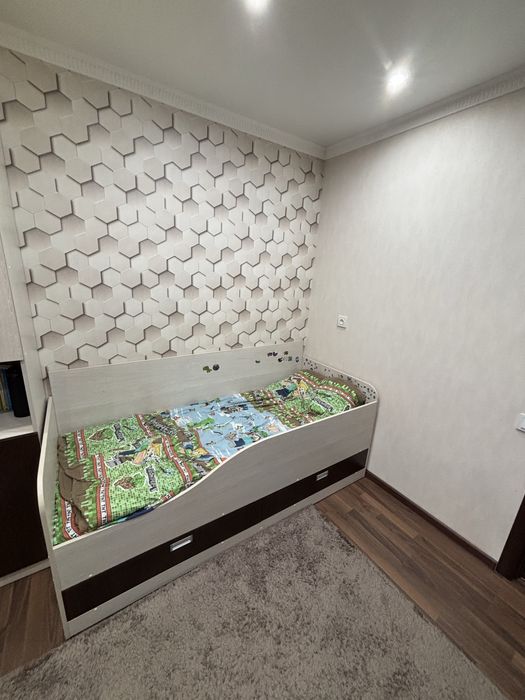 Продам кровать с матрасом