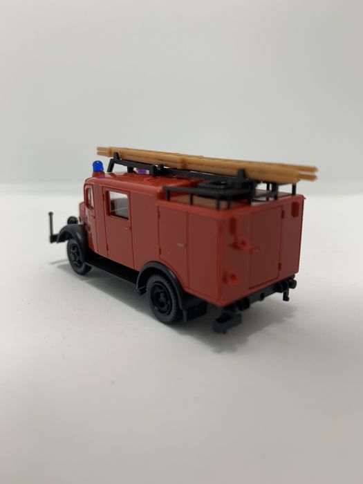 Mercedes LF 8 Bombeiros da Roco escala H0 1/87