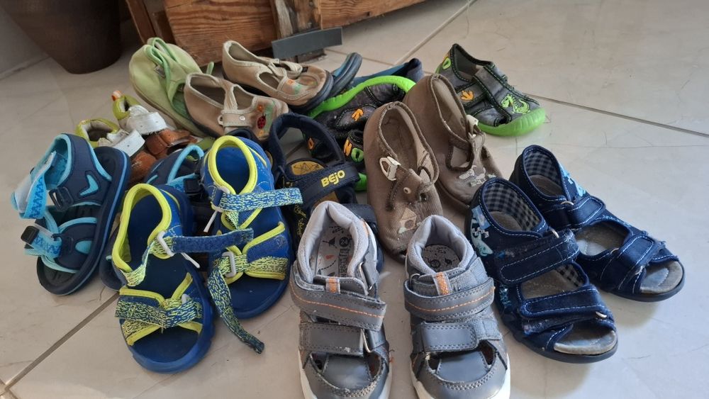 Buty chlopięce r.23-26 ciapki
