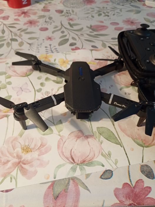 Dron z kamerą blututh