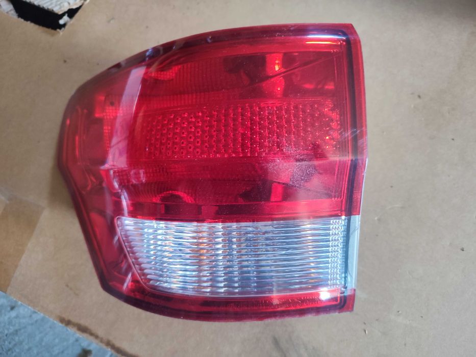 Jeep Grand Cherokee lampa tylna lewa europa 2011-13