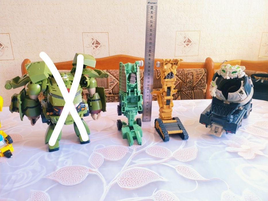 Іграшки трансформери Оптімус Такара та інші