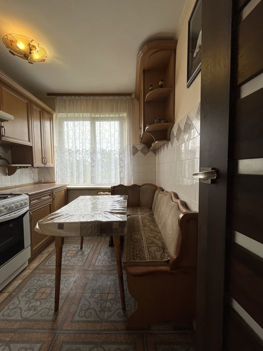 Центральна частина.В гарному стані продається квартира, великий двір,можна по програмах, ваучерах. - More