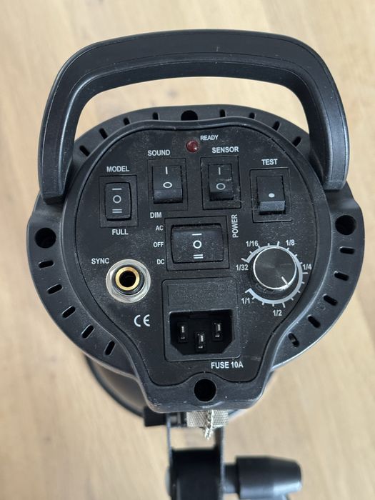 Lampa studyjna Quantum R+600 Dual Power 600 Ws + akumulator BP-3 i akcesoria