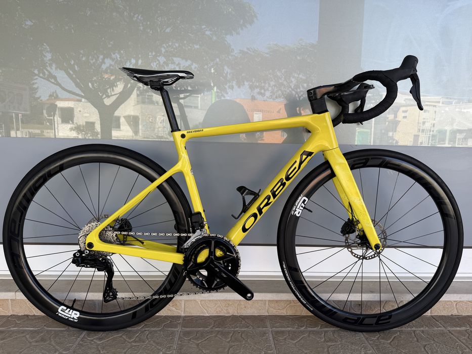 Bicicleta de estrada - rodas carbono - Di2