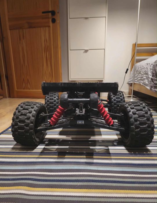 Arrma outcast 8s 1/5 rc warto przeczytac opis plus pakiety 9000mha