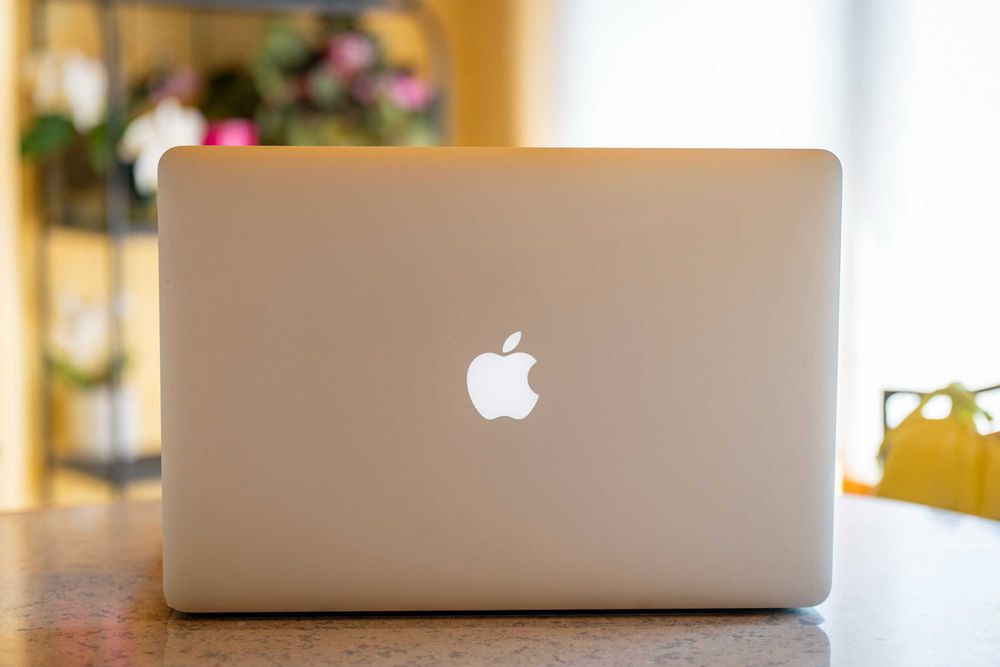 MacBook Pro 15" (Mid 2015) i7 / 16GB / 516gb SSD