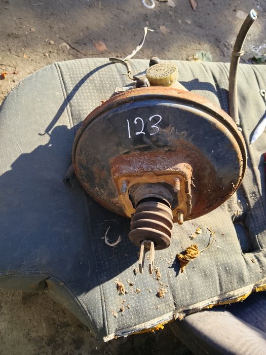 Вакуум mercedes 123 главний тормозний