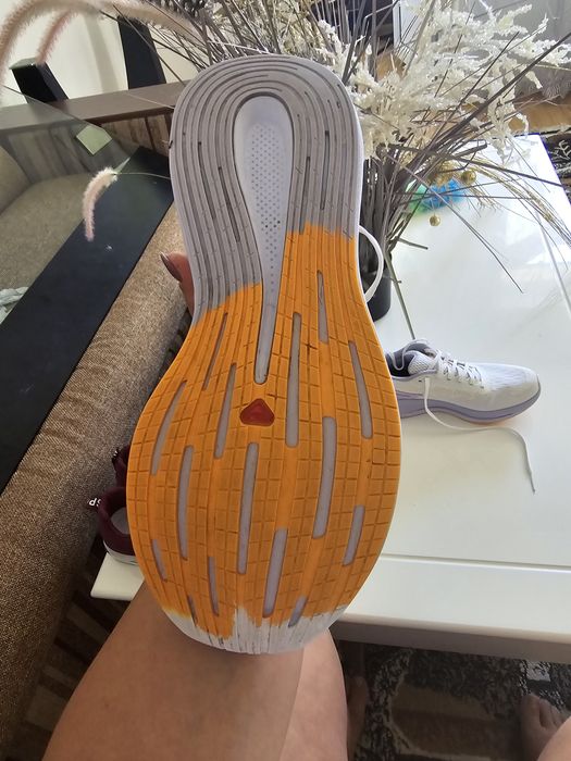 Продам кросівки  Solomon