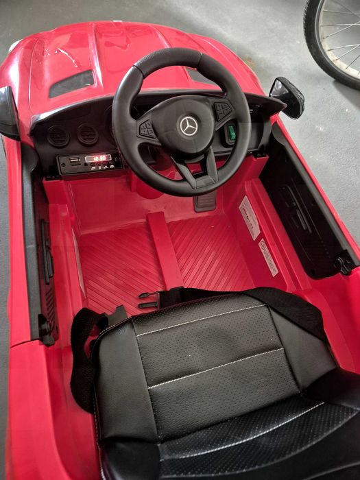 Mercedes na akumulator dla dzieci