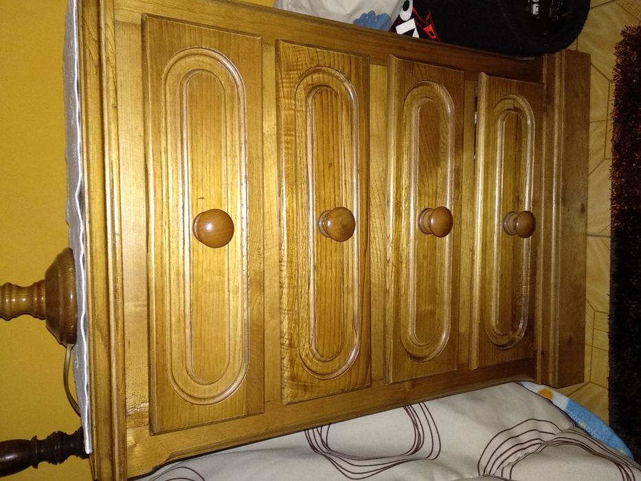 Mesinha de cabeceira em madeira