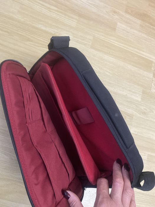 Сумка для комп'ютера Belkin підходить для 17 дюймів