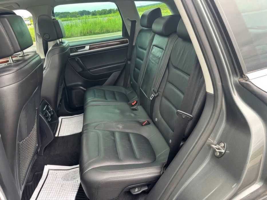 Volkswagen Touareg Sport with Nav      2014