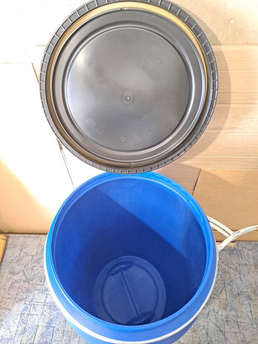 Бочки пластиковые 150, 200л с крышкой