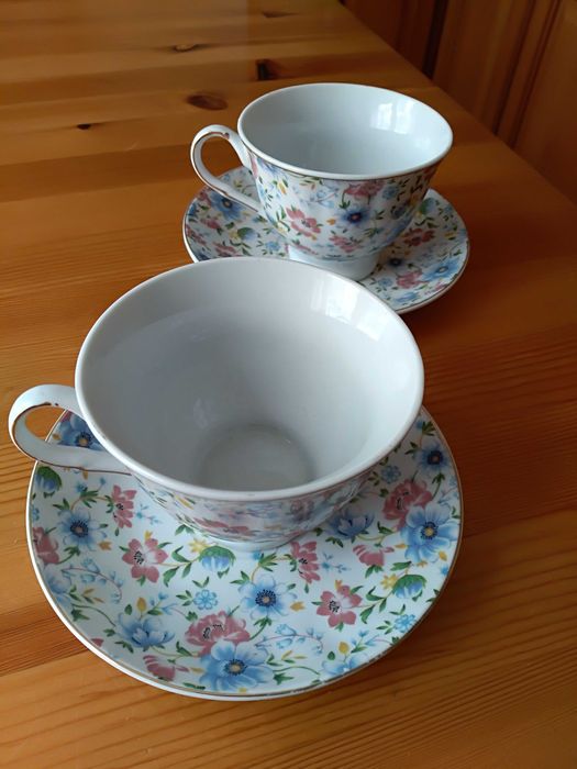 2 filiżanki biała porcelana japońska wzór kwiaty