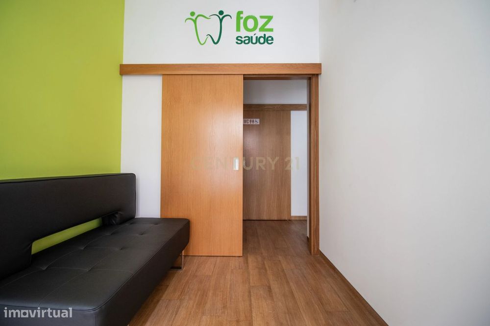 Espaço preparado para Clínica Dentária  com garagem – Zona Histórica