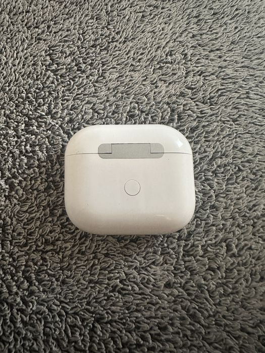 Продам Airpods 3