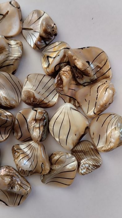 Бусины оригинальной формы перламутр