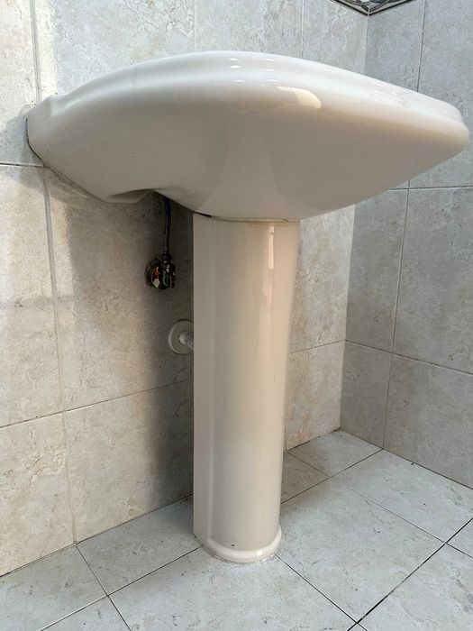 Lavatório Roca com torneira