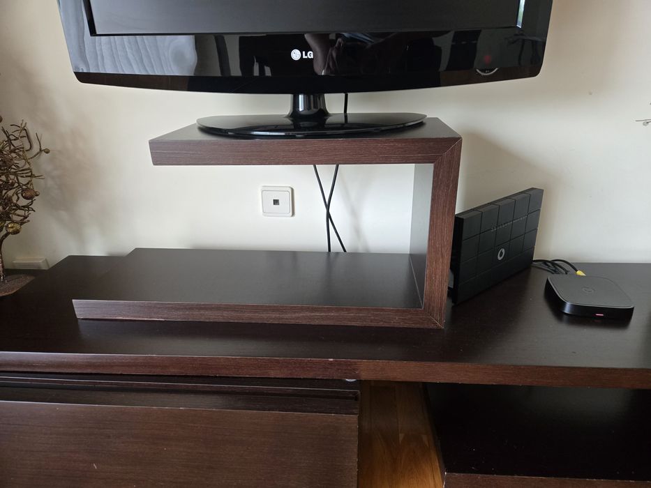 Movel de TV com gavetas e prateleira