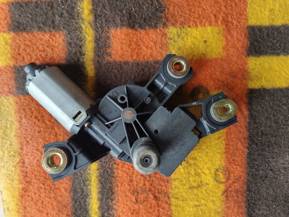 Mechanizm wycieraczek silniczek wycieraczek tył volkswagen passat b6
