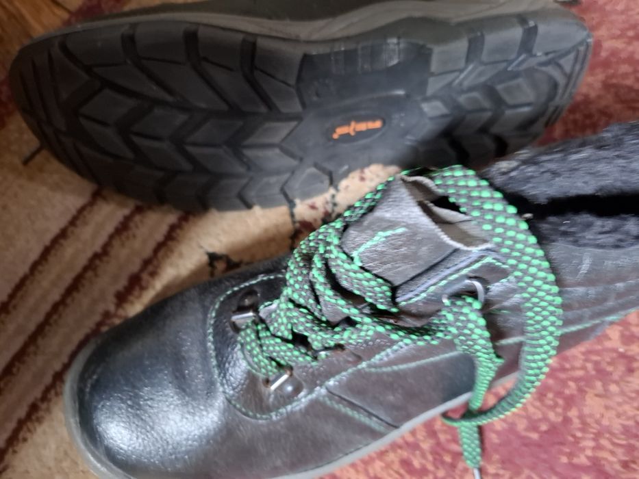 Brgrenland trzewiki buty robocze ocieplane roz 44