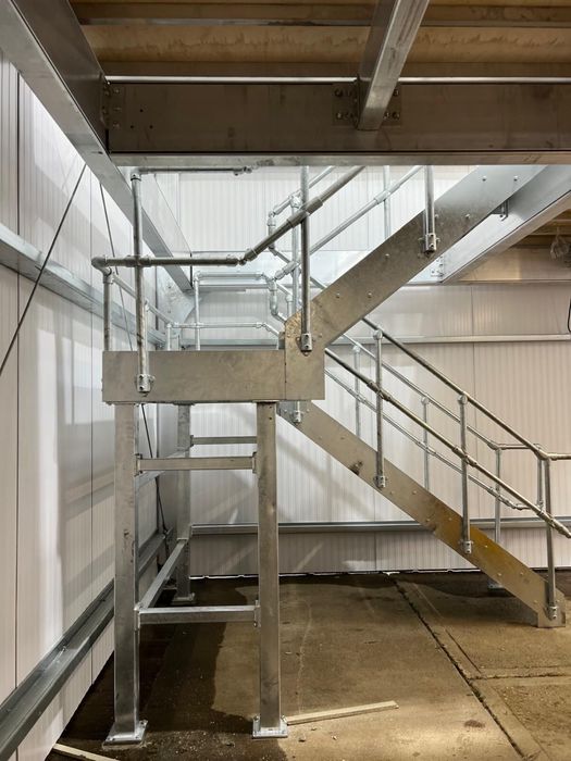 Schody stalowe konstrukcja schodow stopnie kraty wema