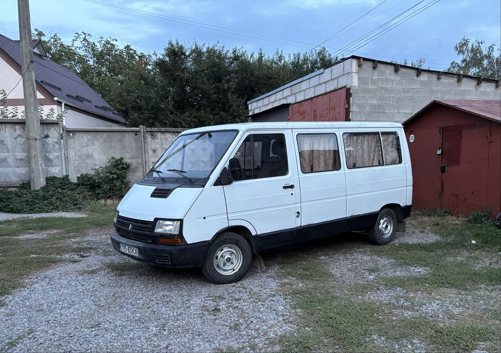 Renault Trafic 2.5 дизель 7л по місту