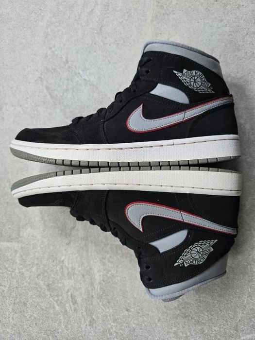 Buty Nike Air Jordan 1 Mid Black Particle Grey Gym Red rozm. 42,5