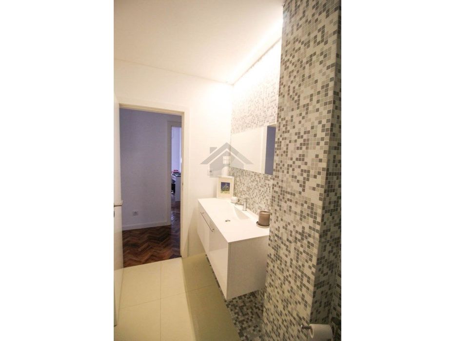 Espaçoso T4 Renovado no Centro de Portimão - 185 m²