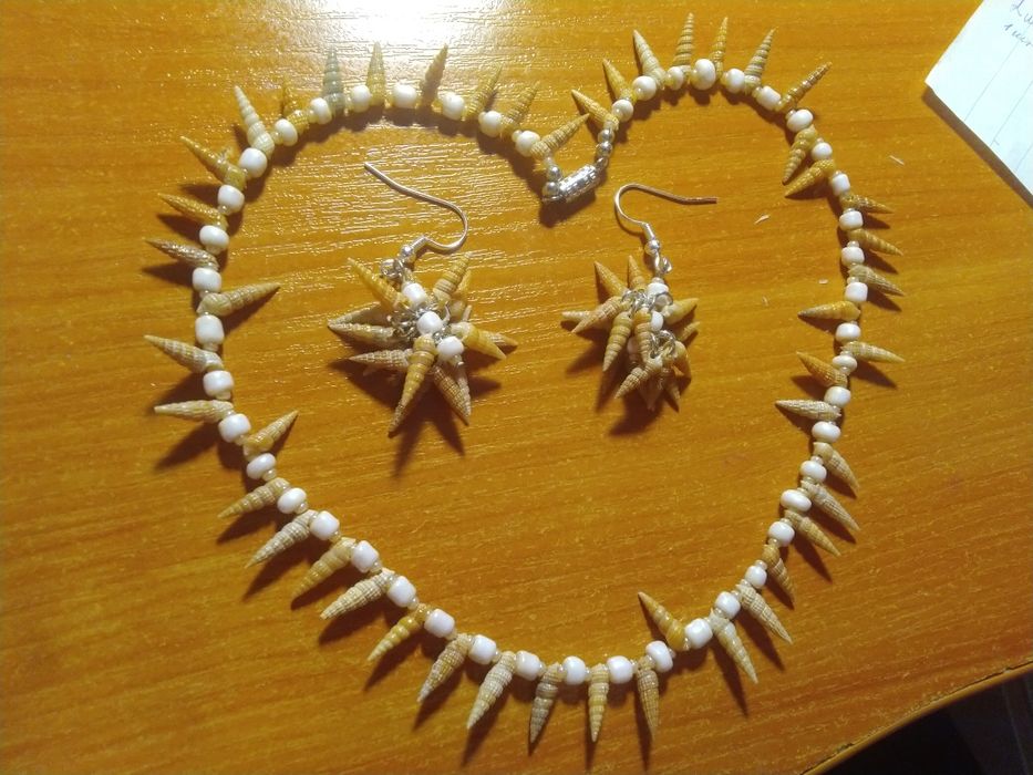 Ожерелье и серьги из ракушек, ручная работа.