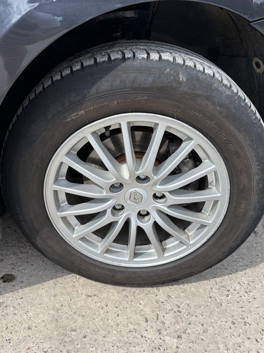 Автопродаж Renault Laguna