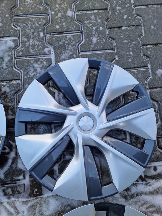 Продам Ковпаки Tesla Model Y