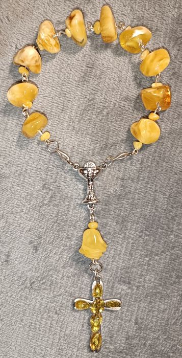 różaniec dziesiątka z bursztynu różyczka z bursztynu