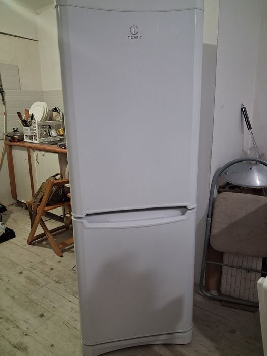 Холодильник Indesit