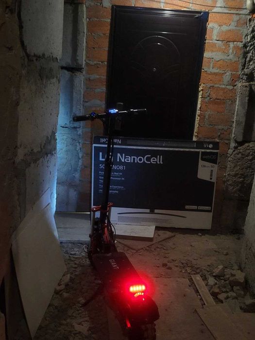 Електросамокат Giant Outlander M11