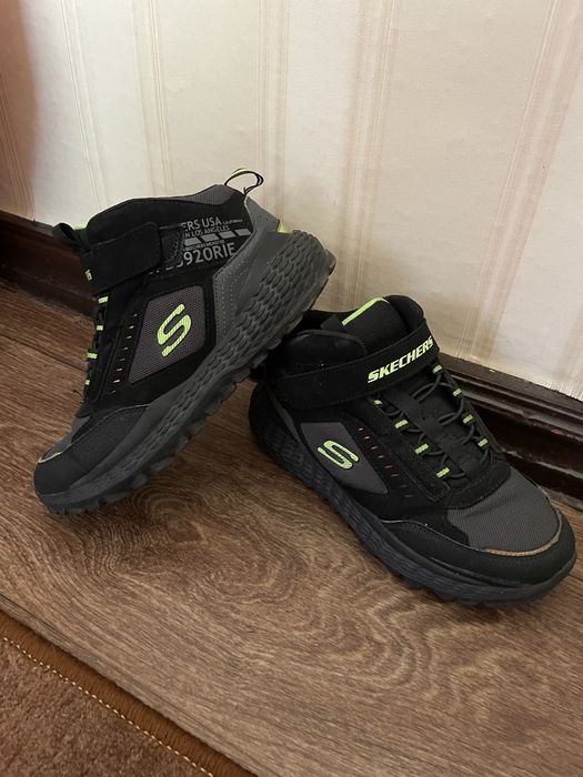 Крутые кросовки скечерсы