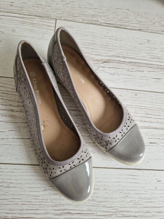Buty na koturnie ażurowe rozm. 38