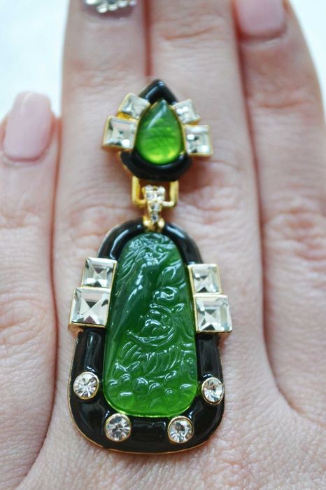 Роскошные серьги черные с зеленым monet