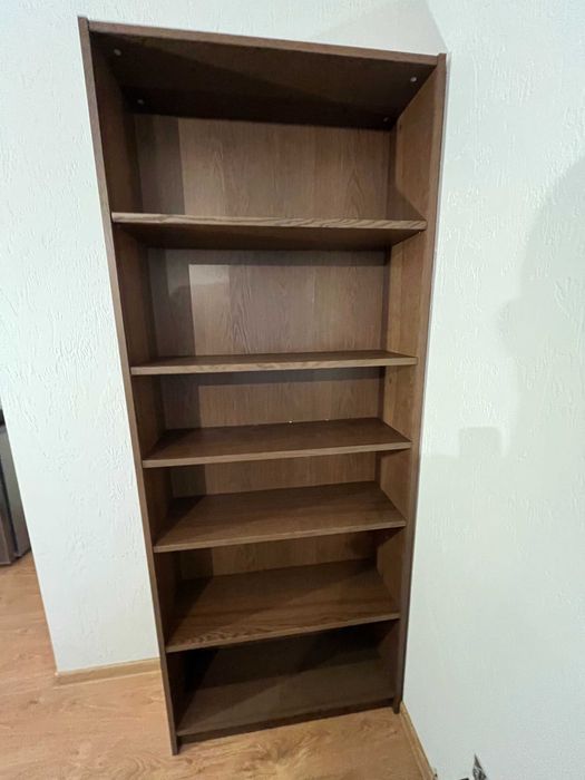 Sprzedam regał z niezamontowanymi drzwiami ;)